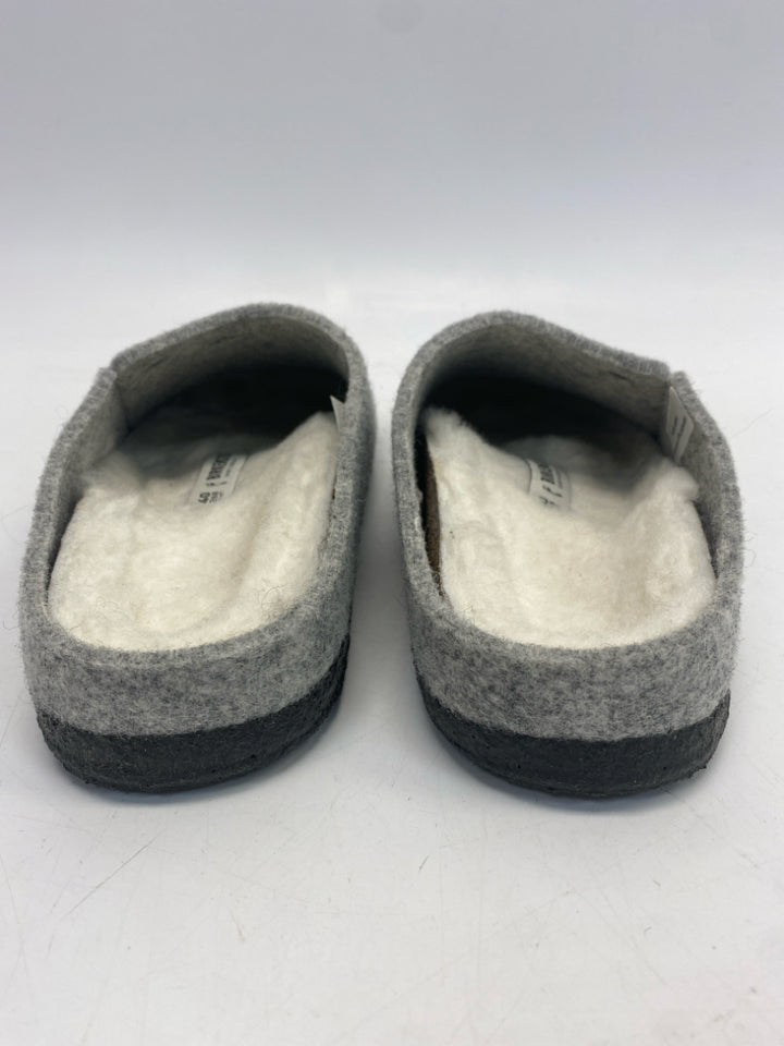 Birkenstock  Size 9 Gray Slippers