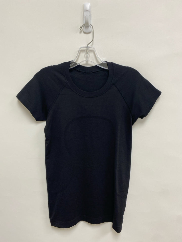 Lululemon Size 8 Black Athletic Top
