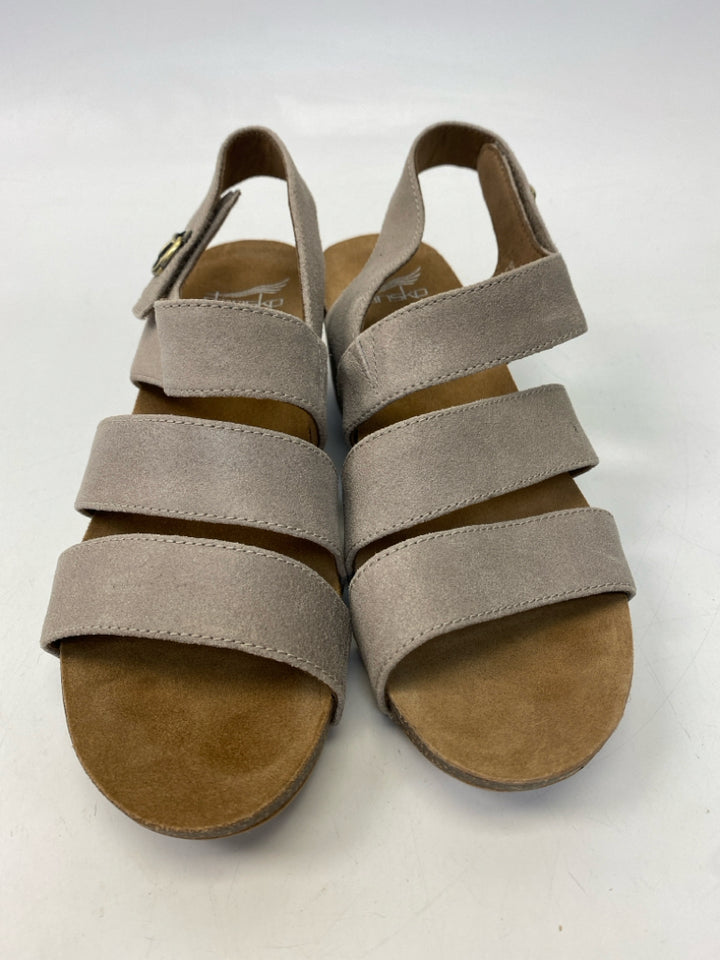Dansko  Size 39 Taupe Sandals