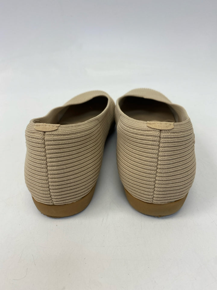 Vivaia  Size 40 Cream Flats