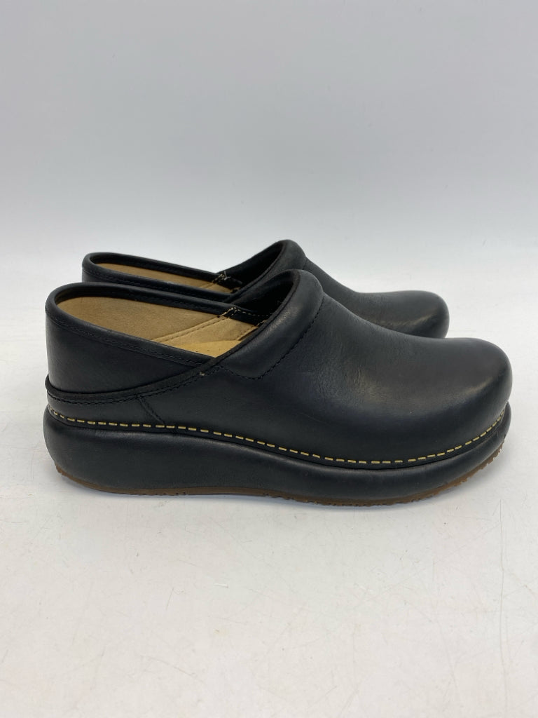 Dansko  Size 39 Black Clogs