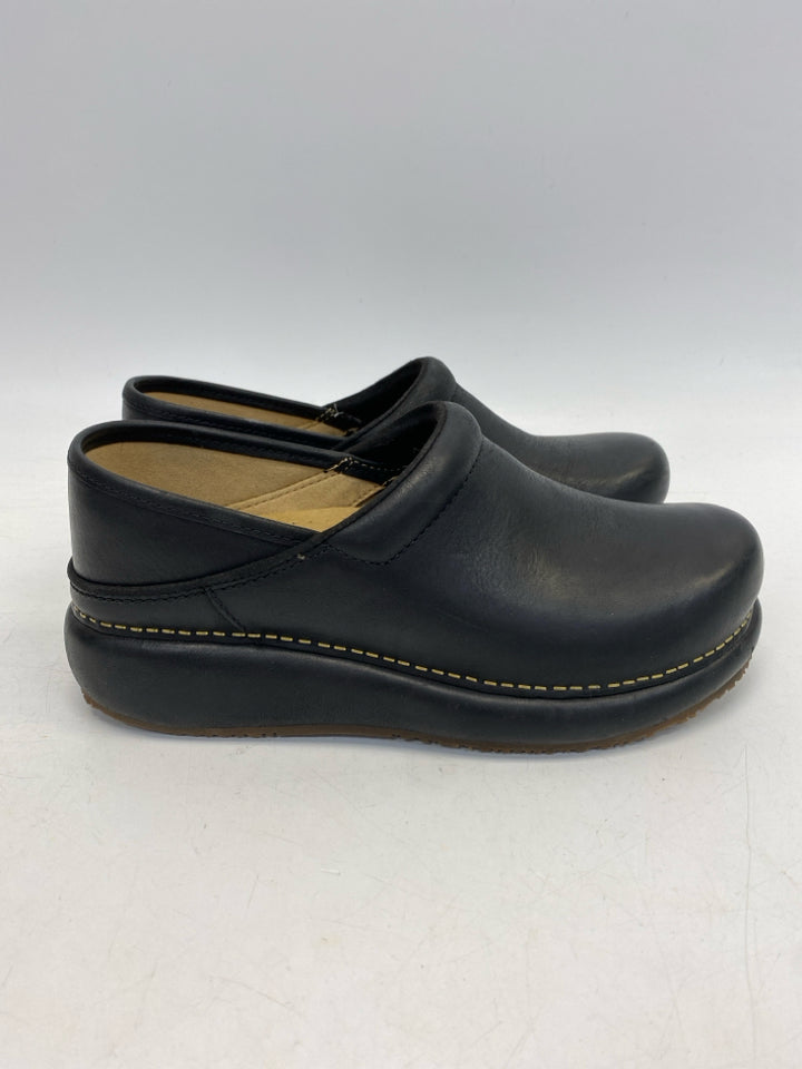 Dansko  Size 39 Black Clogs