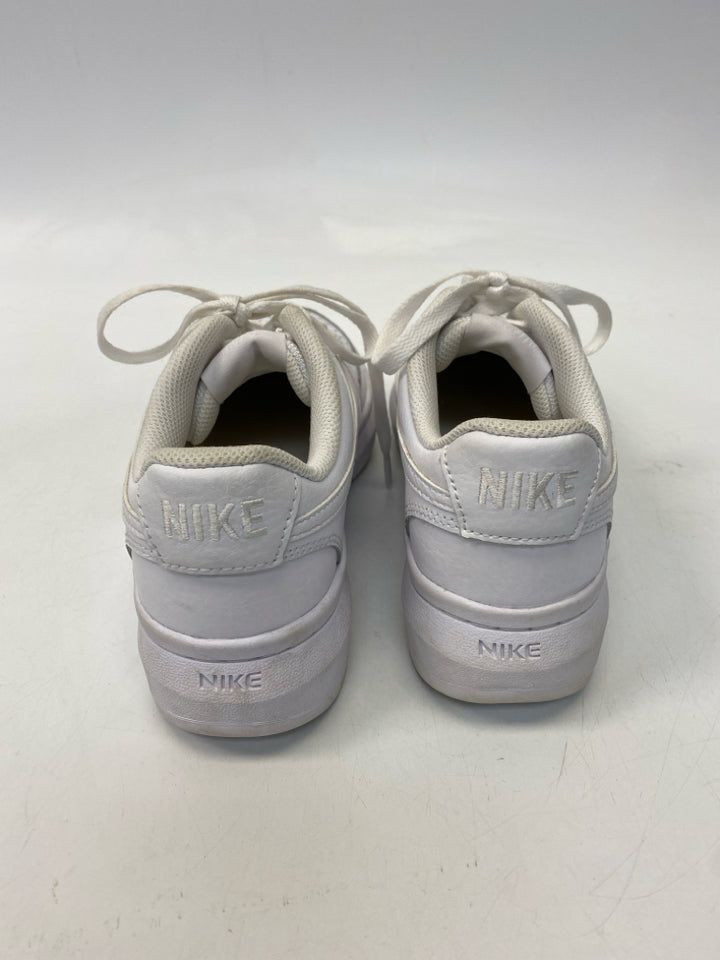 Nike  Size 7.5 White Lace-up Sneakers