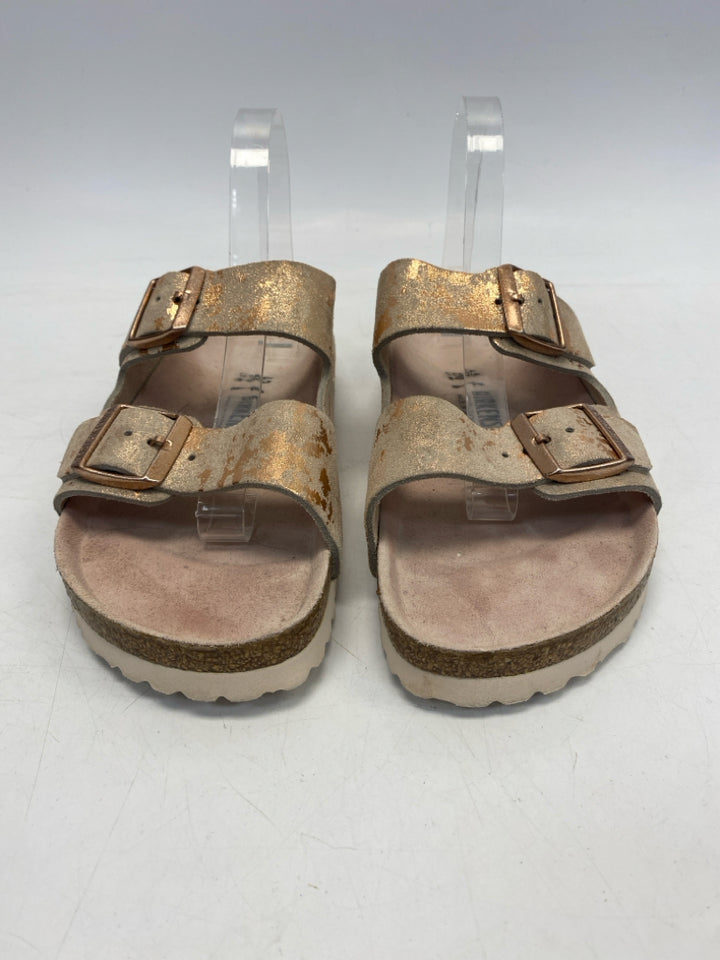 Birkenstock EU Shoe Size 40 US Shoe Size 11 Tan Rose Gold Metallic Sandals