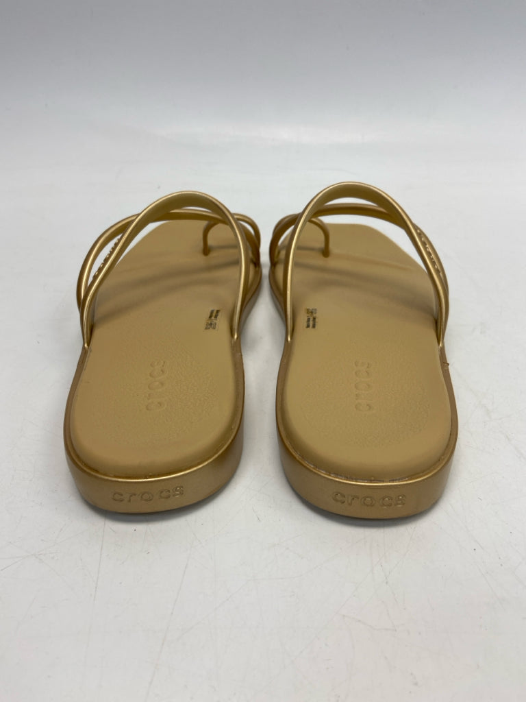 Crocs  Size 8 Gold Sandals