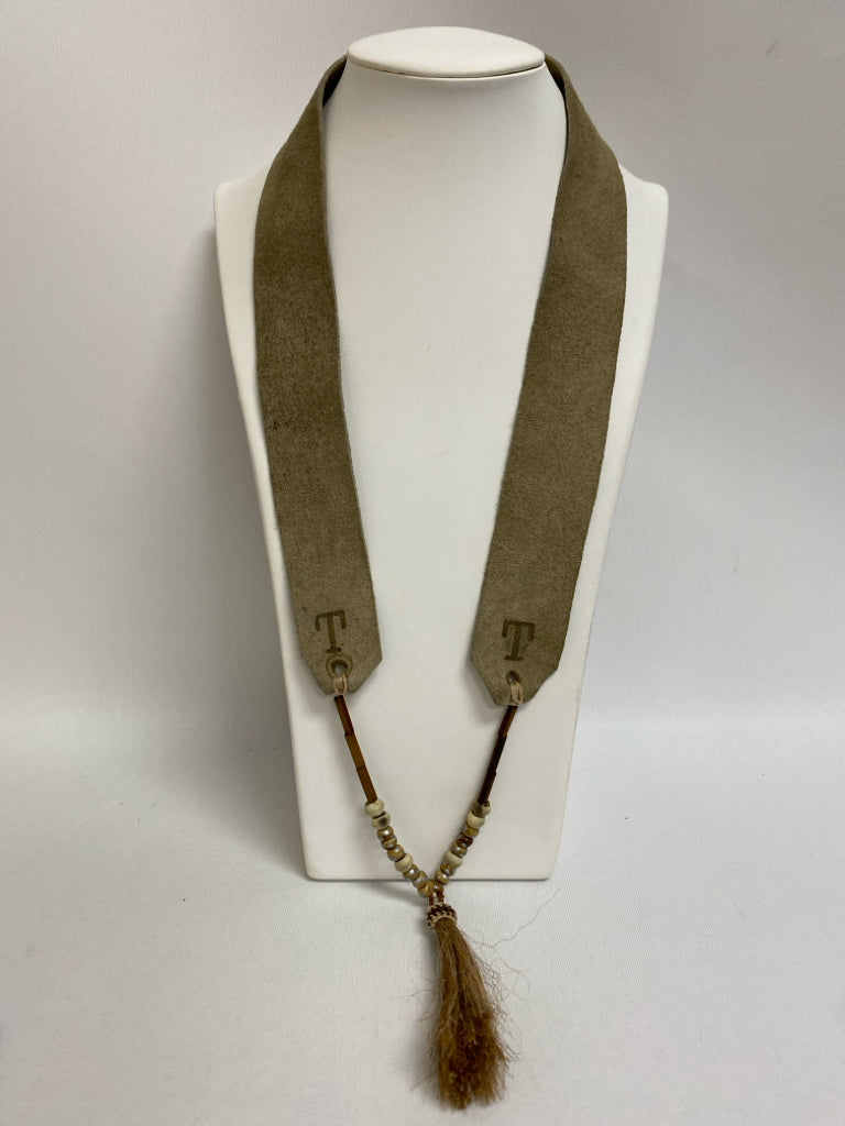 TWINE &amp; TWIG Tan Cream Beaded Necklace