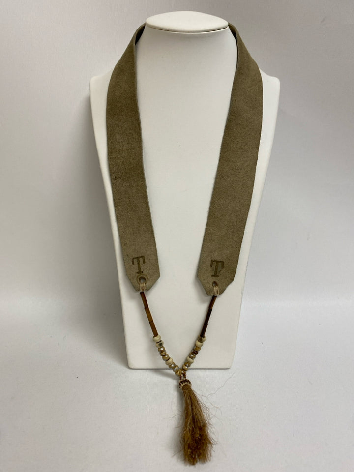 TWINE &amp; TWIG Tan Cream Beaded Necklace