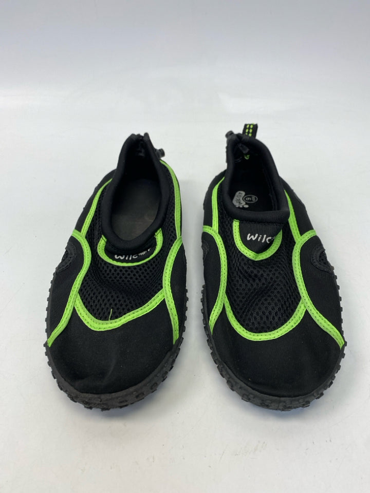 Size 9 Black Neon Green Neoprene Men&