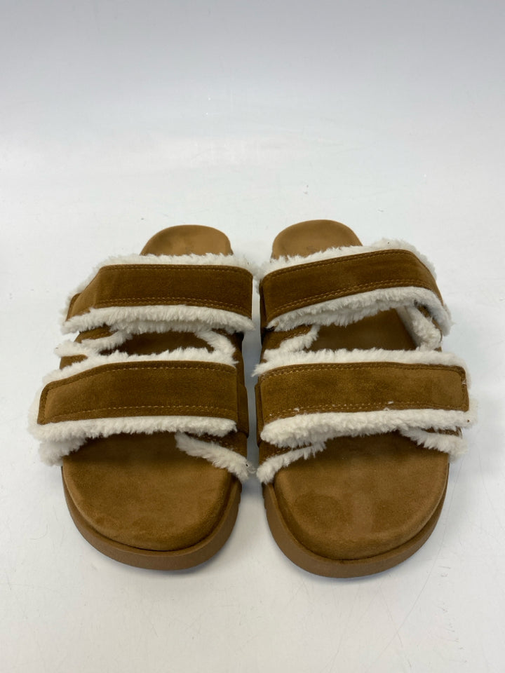 Universal Thread US Shoe Size 10 Camel Slippers