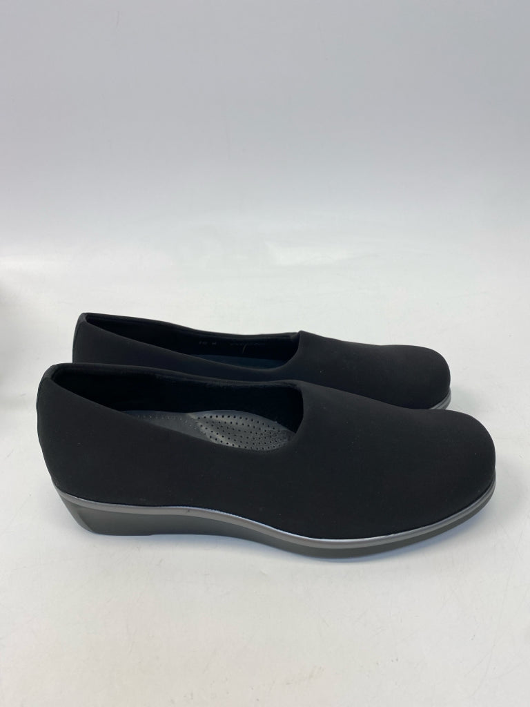 NWOT Sas  Size 10 Black Sneakers