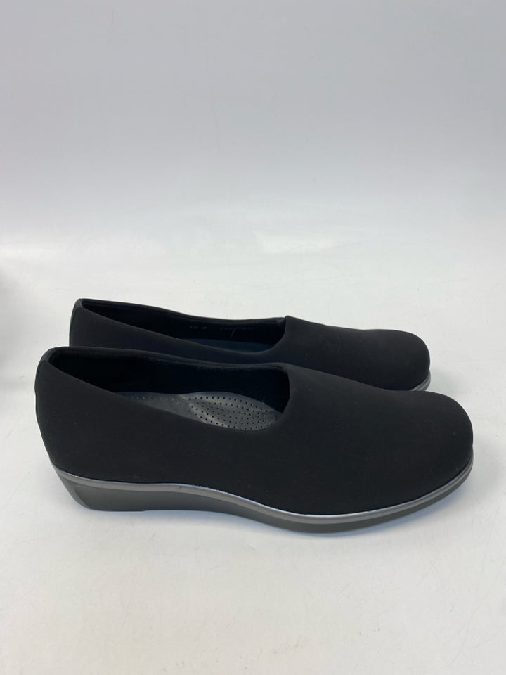 NWOT Sas  Size 10 Black Sneakers