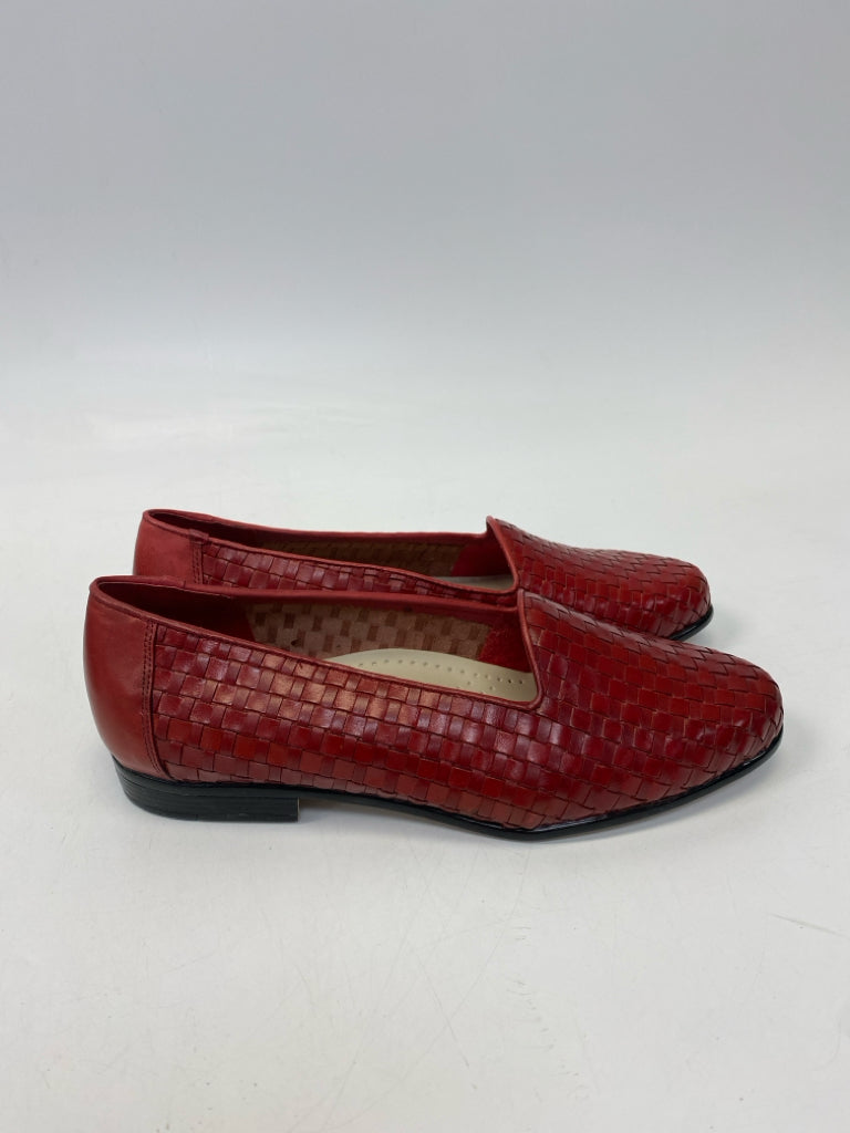 NWOT Trotters  Size 9WW  Red Woven Flats  **EXTRA WIDE**