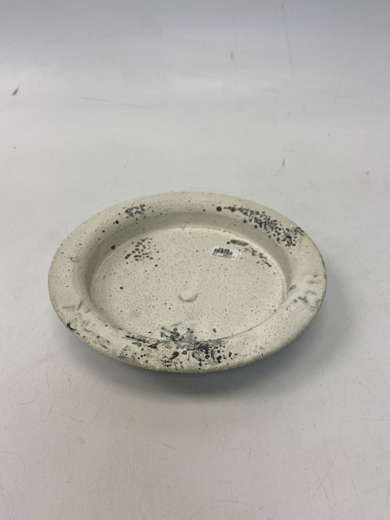 Cream Gray Distressed Metal Candleholder(s)