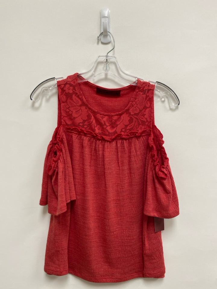 NWT Size M Red Texture Cold Shoulder Ladies Top