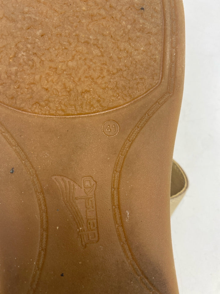 Dansko  Size 41 Cream Sandals