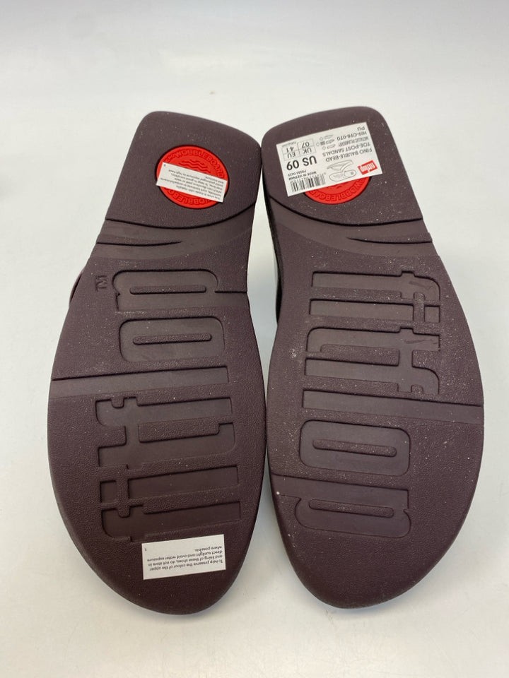 NWT Fit Flop  Size 9 Plum Beaded Sandals