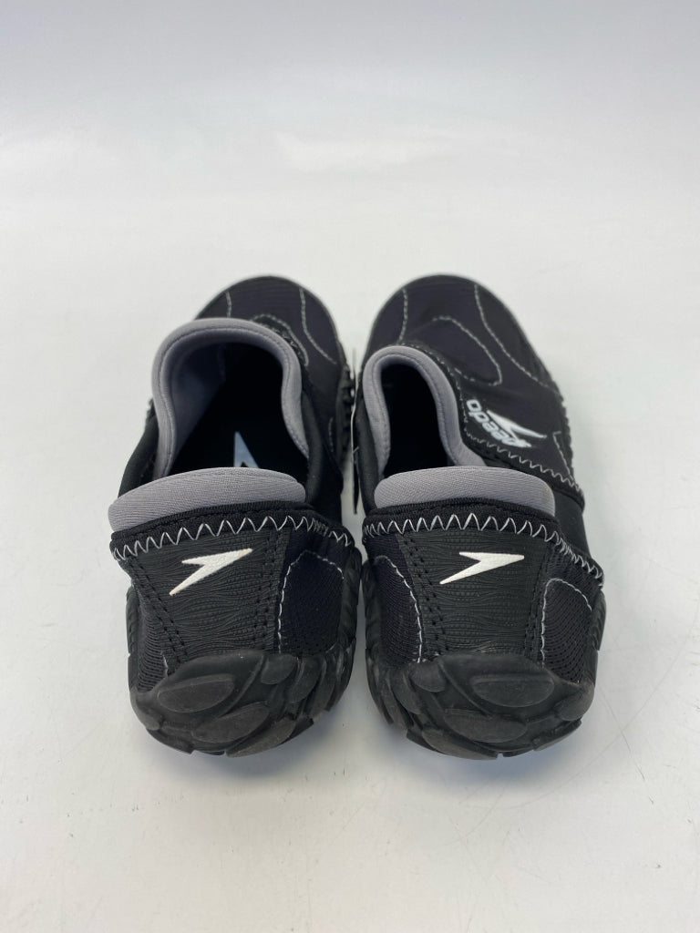 NWT Speedo  Size 6 Black Gray Flats