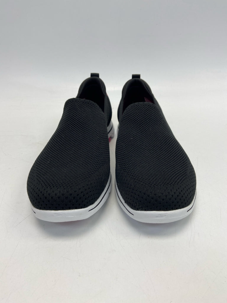 NWT Skechers  Size 11 Black Fabric Sneakers