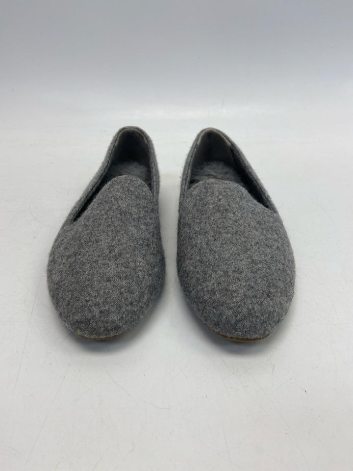 NWOT Birdies  Size 6 Gray Flats