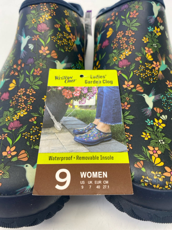 NWT Western Chief US Size 9 Navy Multi-Color Bird(s) Clogs