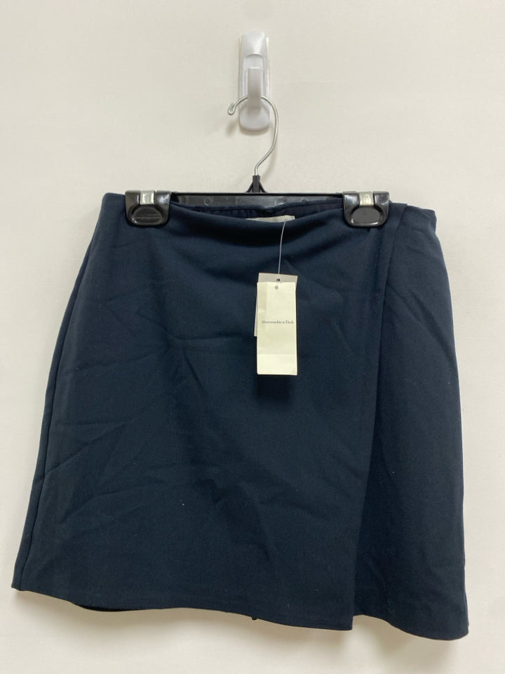 NWT Abercrombie &amp; Fitch Size S Navy Ladies Skort