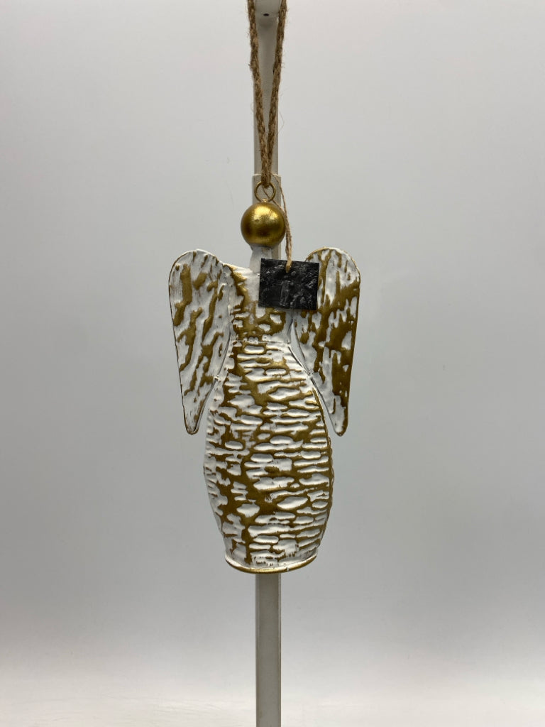 NWT White Gold Metal Christmas