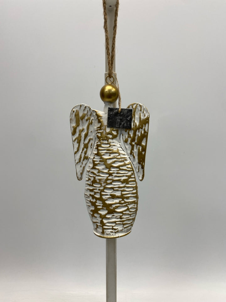 NWT White Gold Metal Christmas