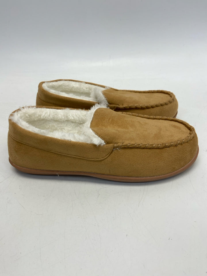 US Shoe Size M Brown Cream Lined Slippers