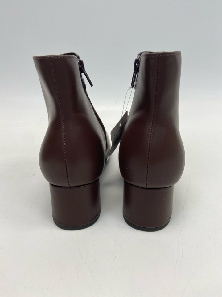 NWT East 5th  Size 7.5W  Dark Brown Boots  **WIDE WIDTH**