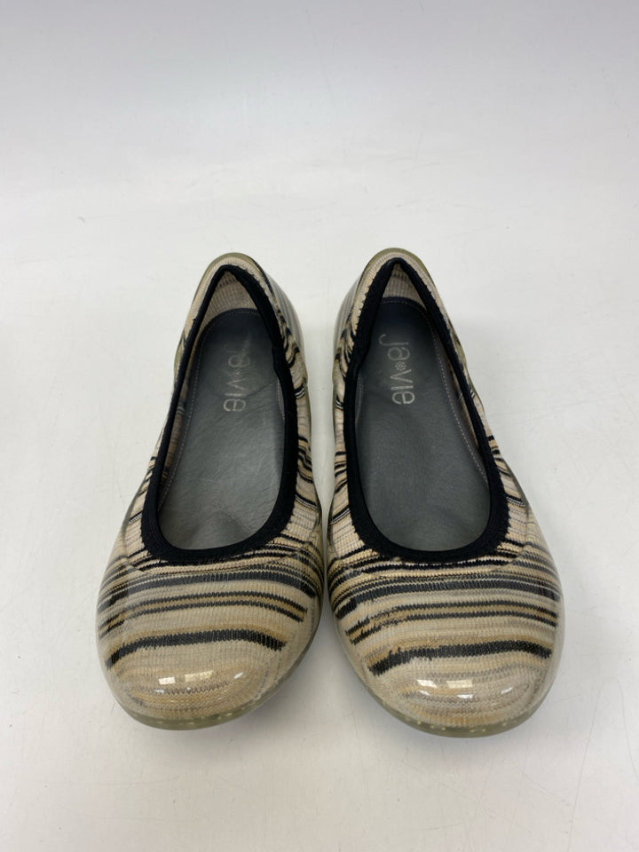 EU Shoe Size 37 Cream/Black Flats