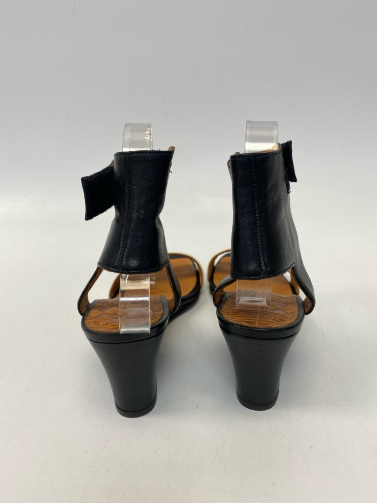 NWOT Chie Mihara  Size 39.5 Black White Sandals