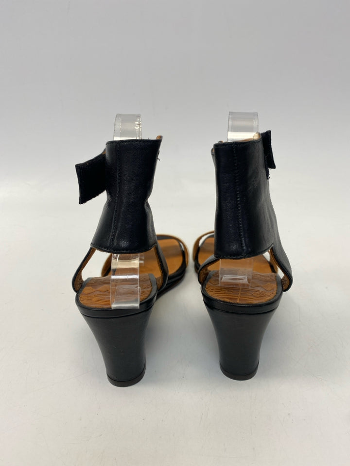 NWOT Chie Mihara  Size 39.5 Black White Sandals