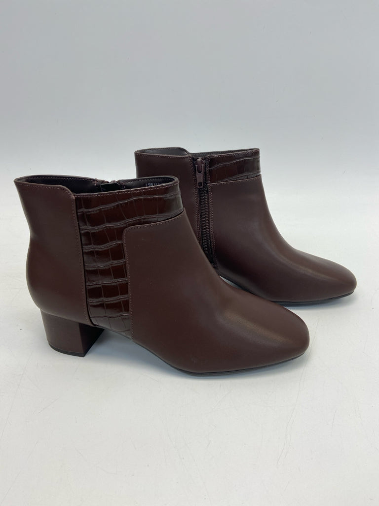 NWT East 5th  Size 7.5W  Dark Brown Boots  **WIDE WIDTH**