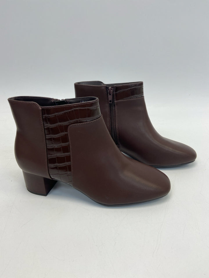 NWT East 5th  Size 7.5W  Dark Brown Boots  **WIDE WIDTH**
