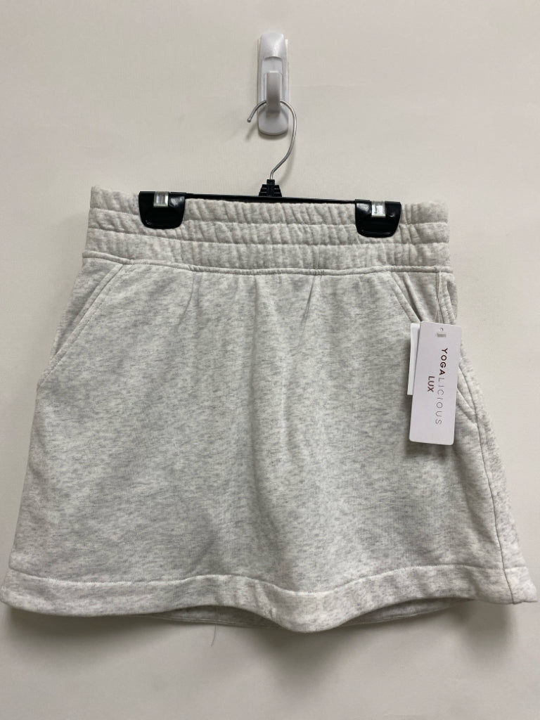 NWT YOGA-LIC-IOUS Size XS Gray/White Mottled Athletic Skort