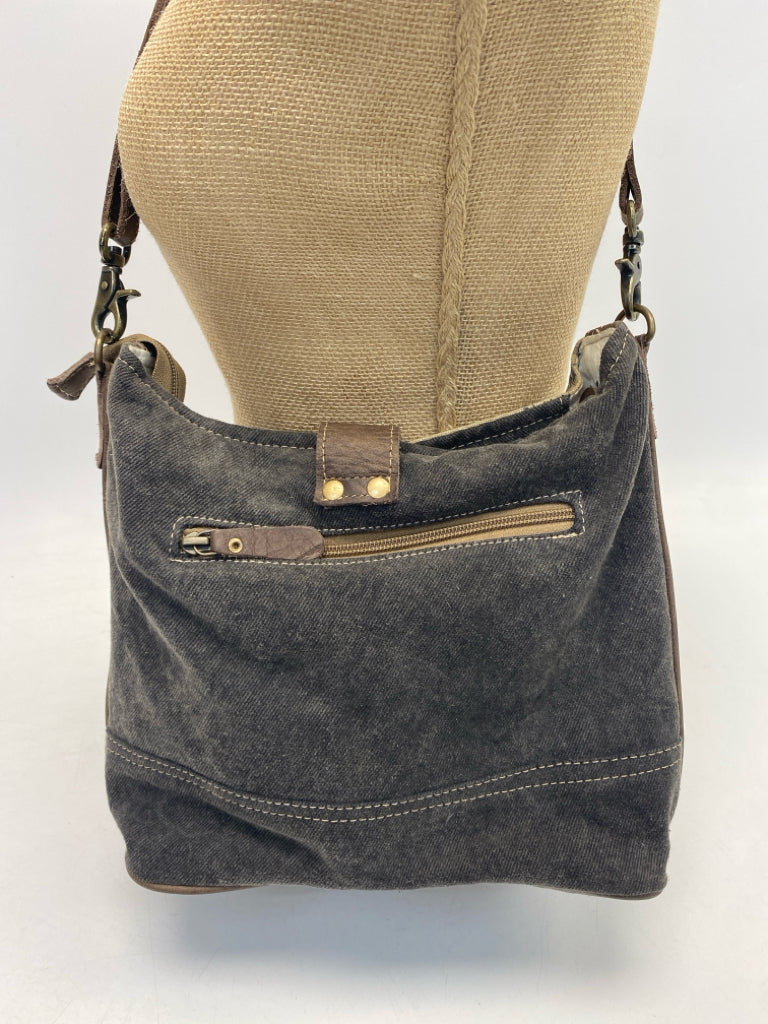 Myra Bag  Size Natural Gray Flowers in Pot Crossbody