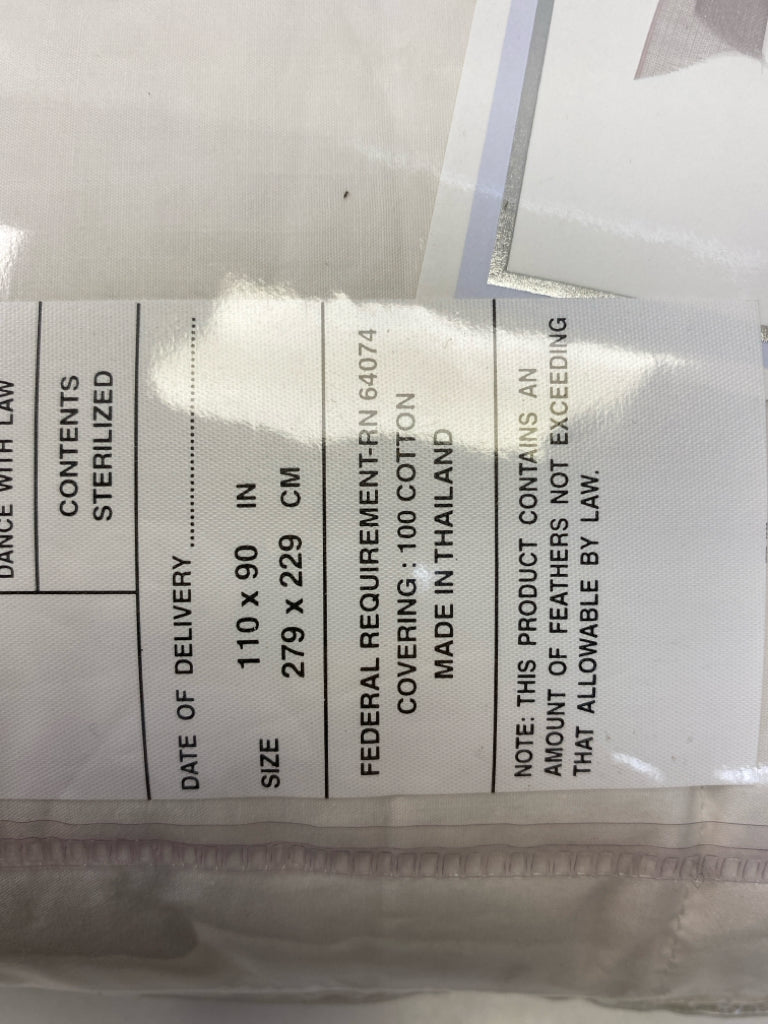 NEW/PKG White Blanket
