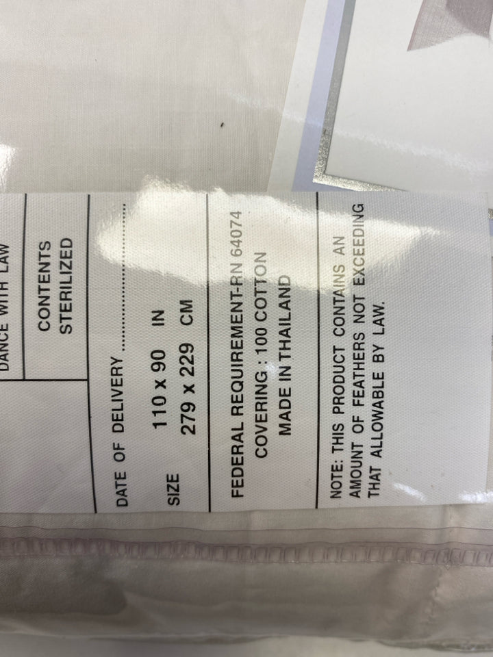 NEW/PKG White Blanket