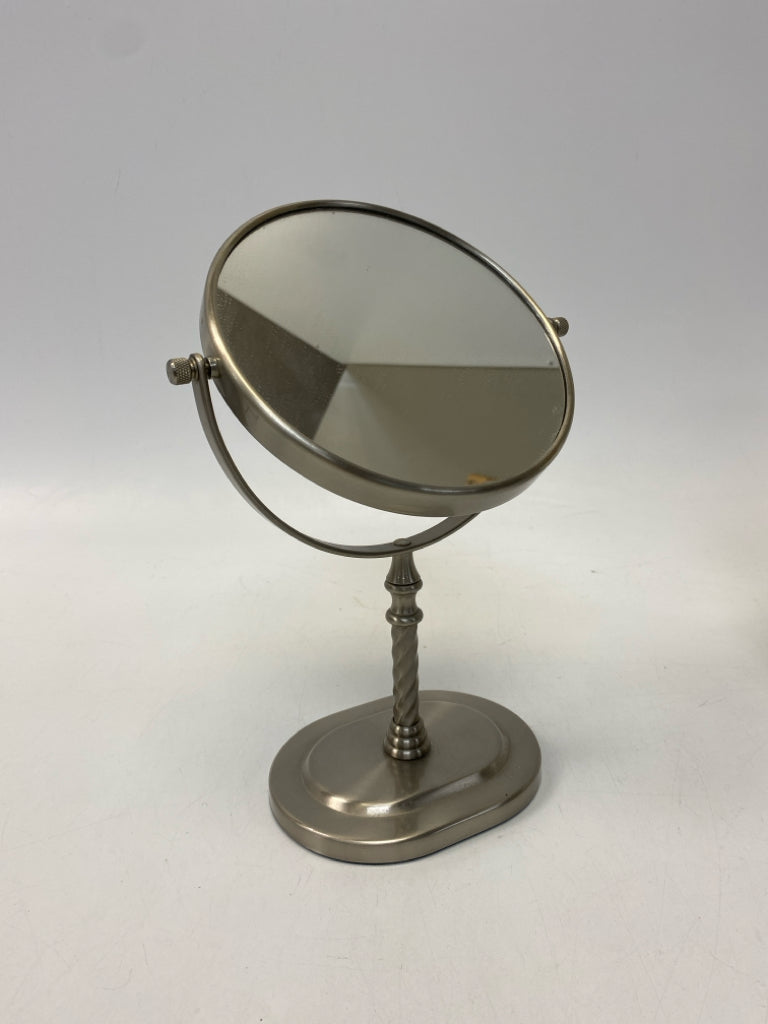 Silver Metal/Mirror Mirror