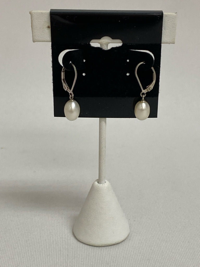 Silver Pearl Color Earrings