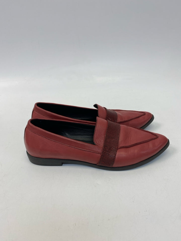 Bueno  Size 39 Dark Red Flats