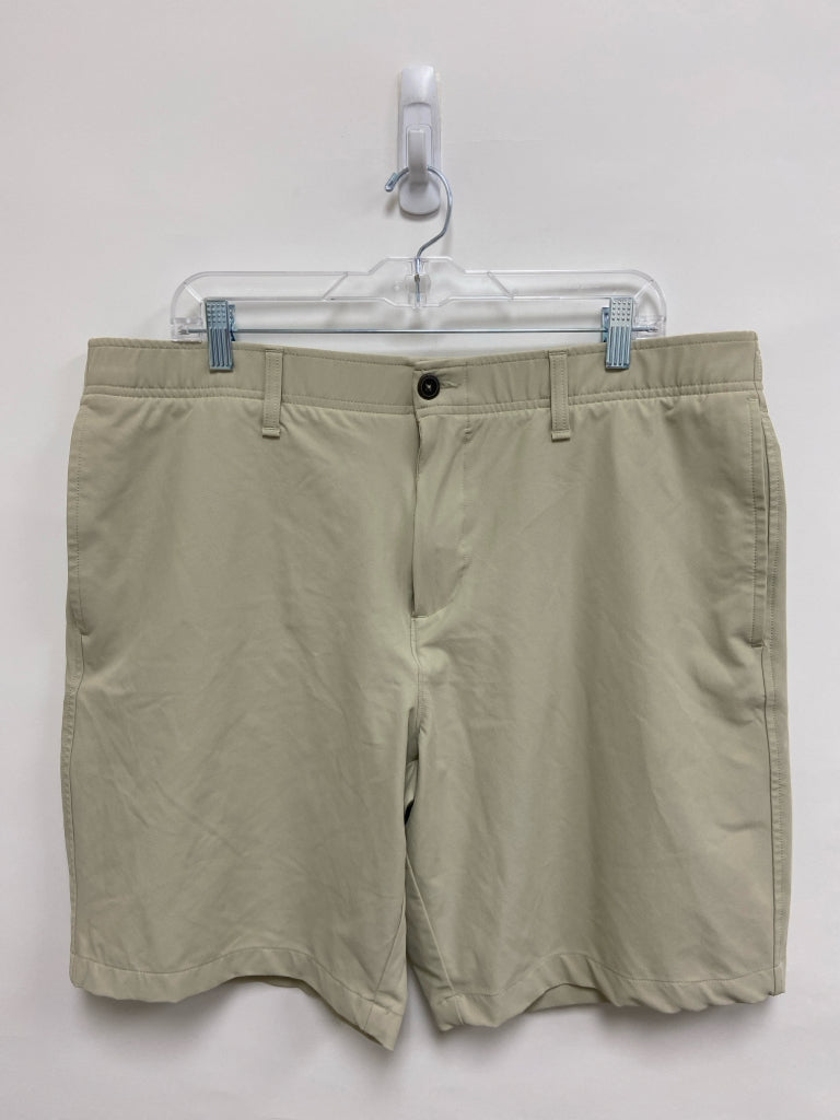 Under Armour Size 40 Khaki Men&