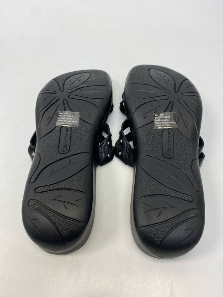NWOT Bare Traps  Size 8.5 Black Sandals