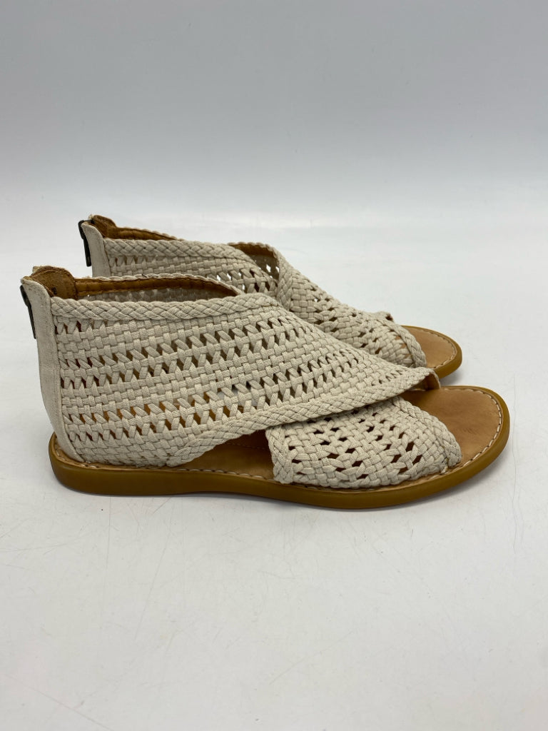 Born  Size 9 Beige Woven Sandals