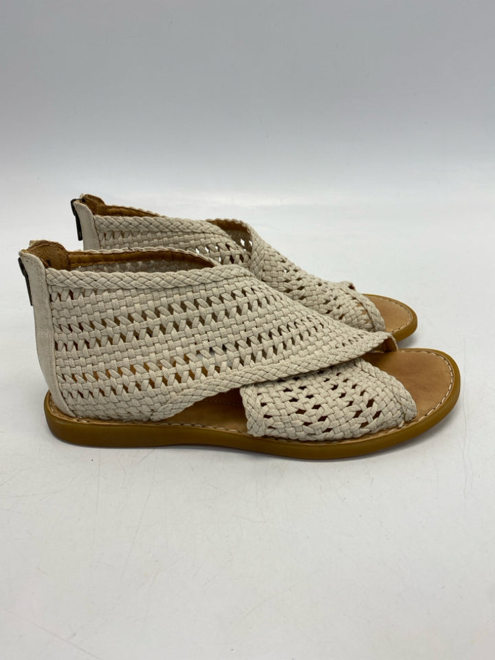 Born  Size 9 Beige Woven Sandals