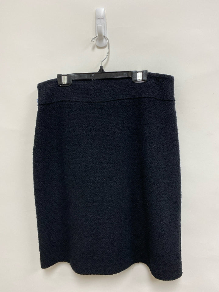 Size 6 Black Texture Ladies Skirt