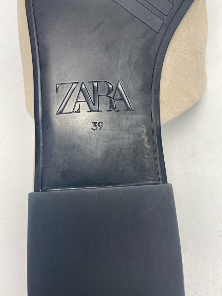 Zara  Size 39 Cream Sandals