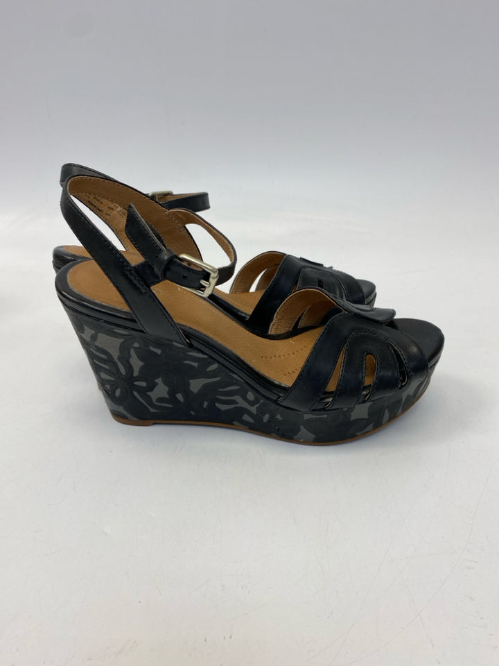 Clarks  Size 7 Black Sandals