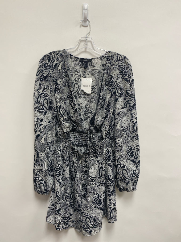 NWT Forever 21 Size L White Black/Gray Paisley Ladies Dress
