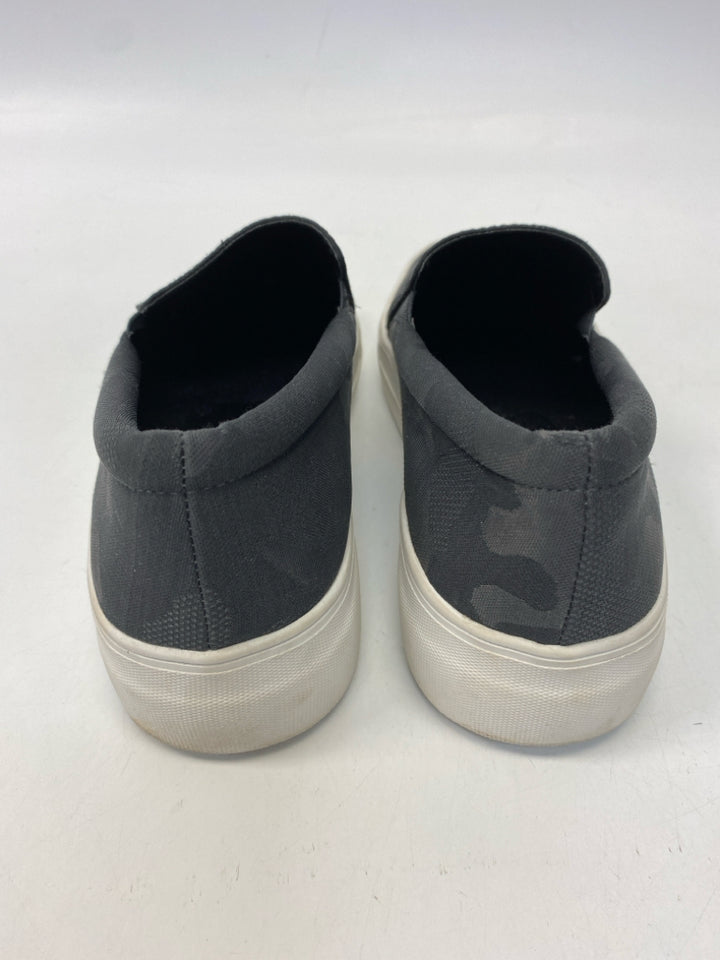 VINCE CAMUTO  Size 7 Dark Gray Camouflage Sneakers